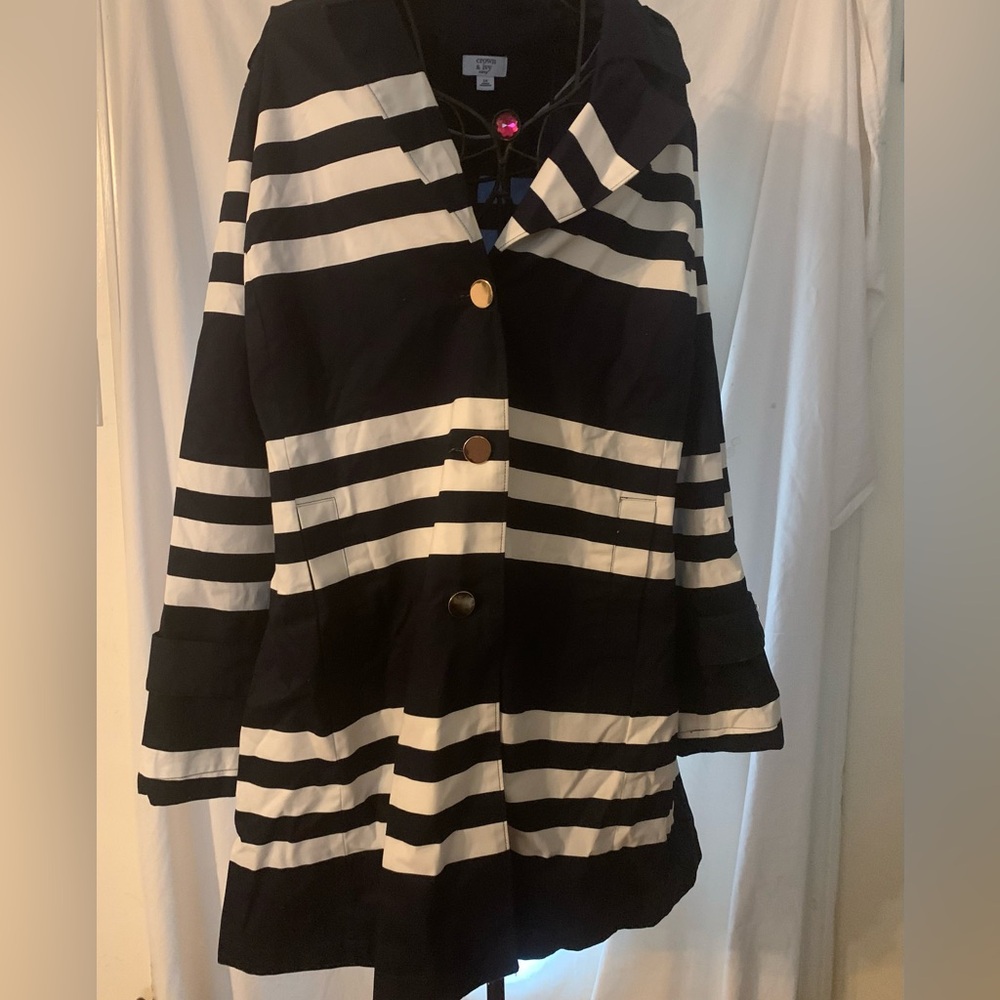 Crown and ivy 2xl blue and white jacket